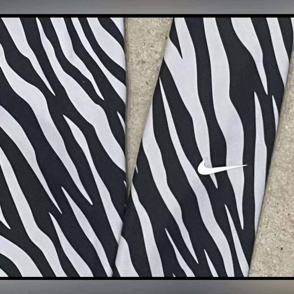 Womens NIKE Leggings & Sweatshirt/Jacket, sz Small….1 NWT - Picture 2 of 6